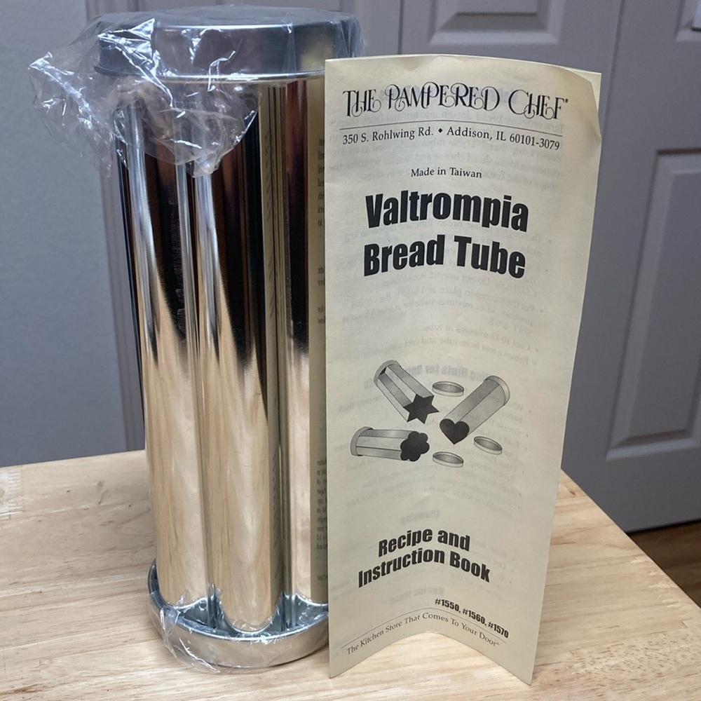 The Pampered Chef Valtrompia Bread Tube Flower
